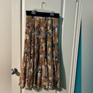 Aritzia Twirl pleated Skirt size Large